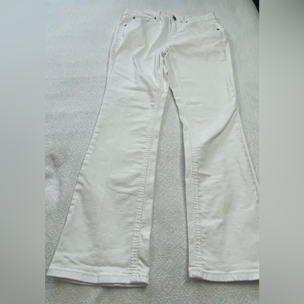 Earl Jeans Classic White Denim~ Size 4
~ Business Casual ~ weekender